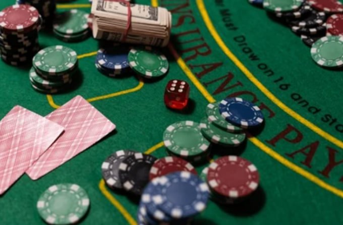 44MMR Mobile App ဖြင့် Online Card Games ကစားနေသည့် မြင်ကွင်း Myanmar
